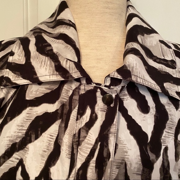 CHICO’S JACKET BLACK WHITE GRAY ZIP FRONT COLLAR POCKETS SIZE 0 S - Picture 2 of 8